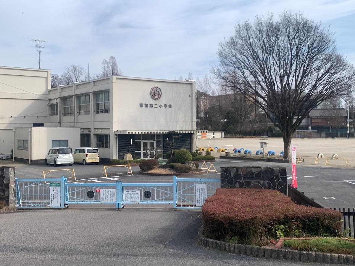 各務原市立那加第二小学校まで約1.5km（徒歩19分）　学校まで少し距離はありますが、体力がつき、登下校にお友達とお話しをしながら通うのも楽しみですね！