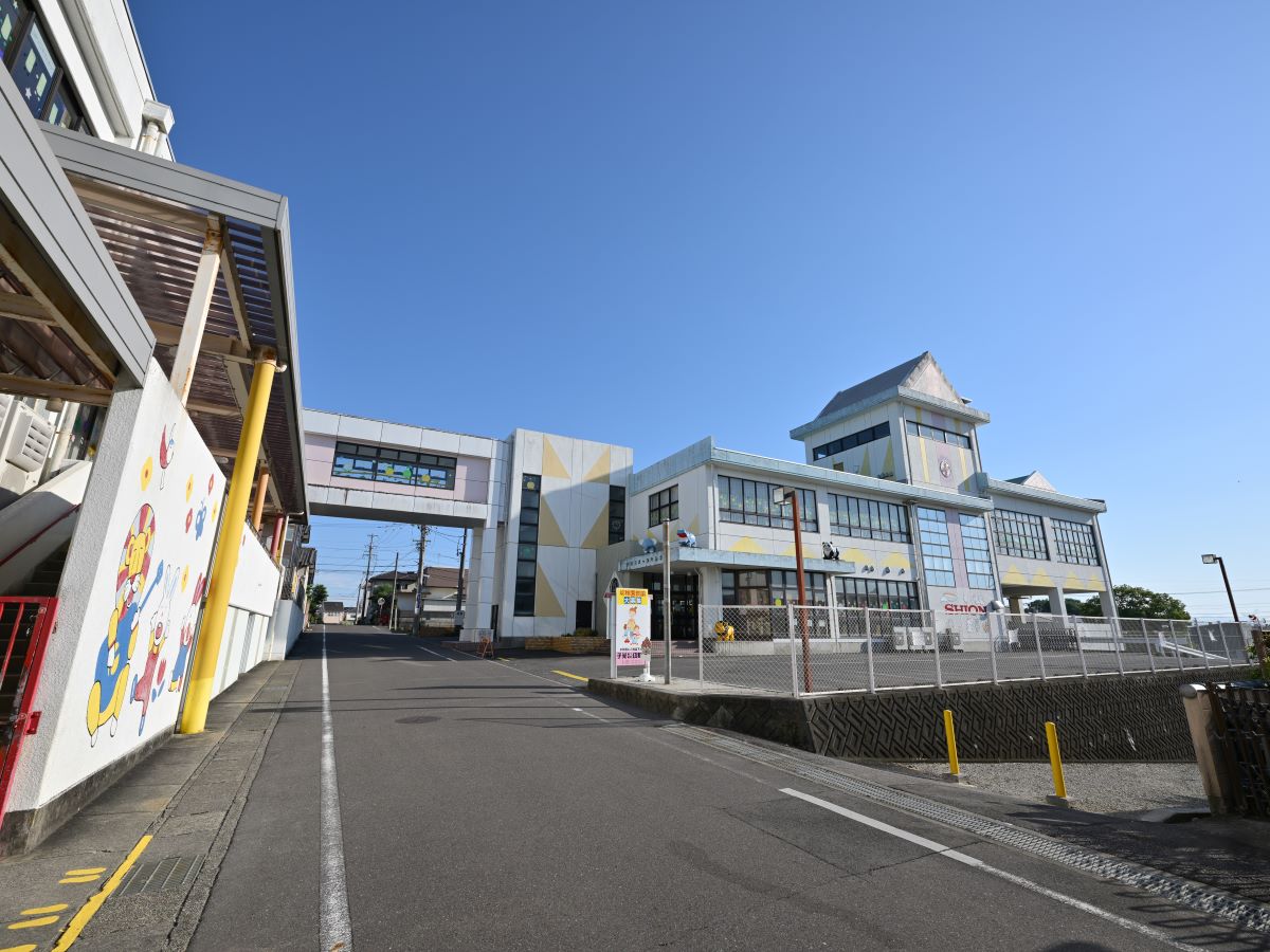子苑第一幼稚園まで約350m（徒歩5分）　幼稚園まで歩いて通える距離です。