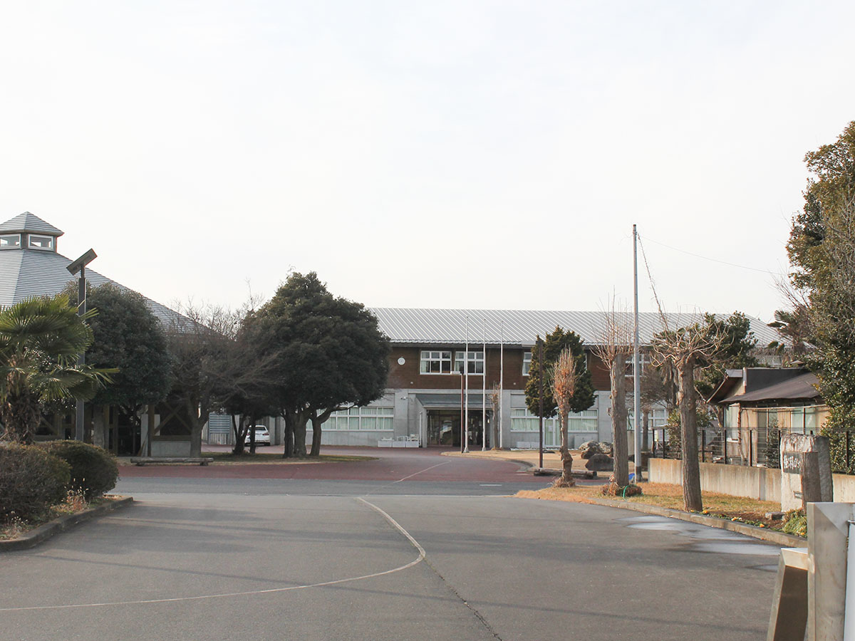 つくば市立谷田部中学校まで約3km（徒歩38分）　今をひたむきに、たくましく生きる生徒の育成を目指している公立中学校です。