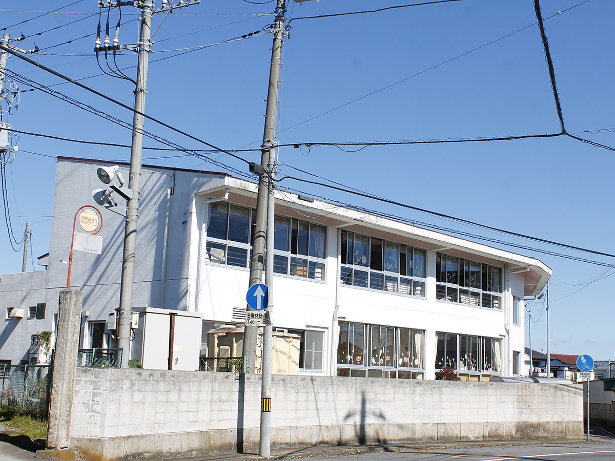 わかば保育園まで約2.3km（車で約4分）　教育の重要性を柱とした手厚い保育を信条とし、子ども達の成長をサポートする私立保育園です。