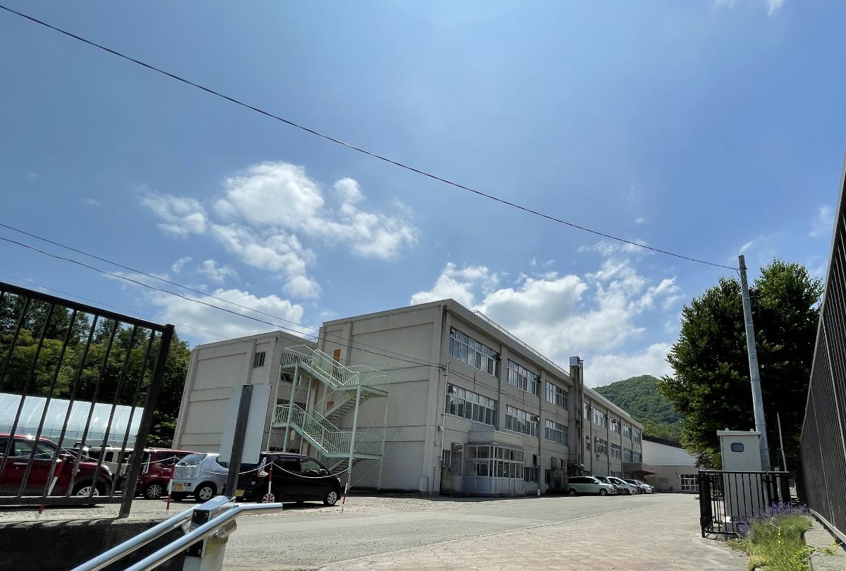 札幌市西区平和２条１０丁目 土地 平和小学校まで約300m（徒歩4分）　平和小学校低学年のお子様にも通いやすい距離です。