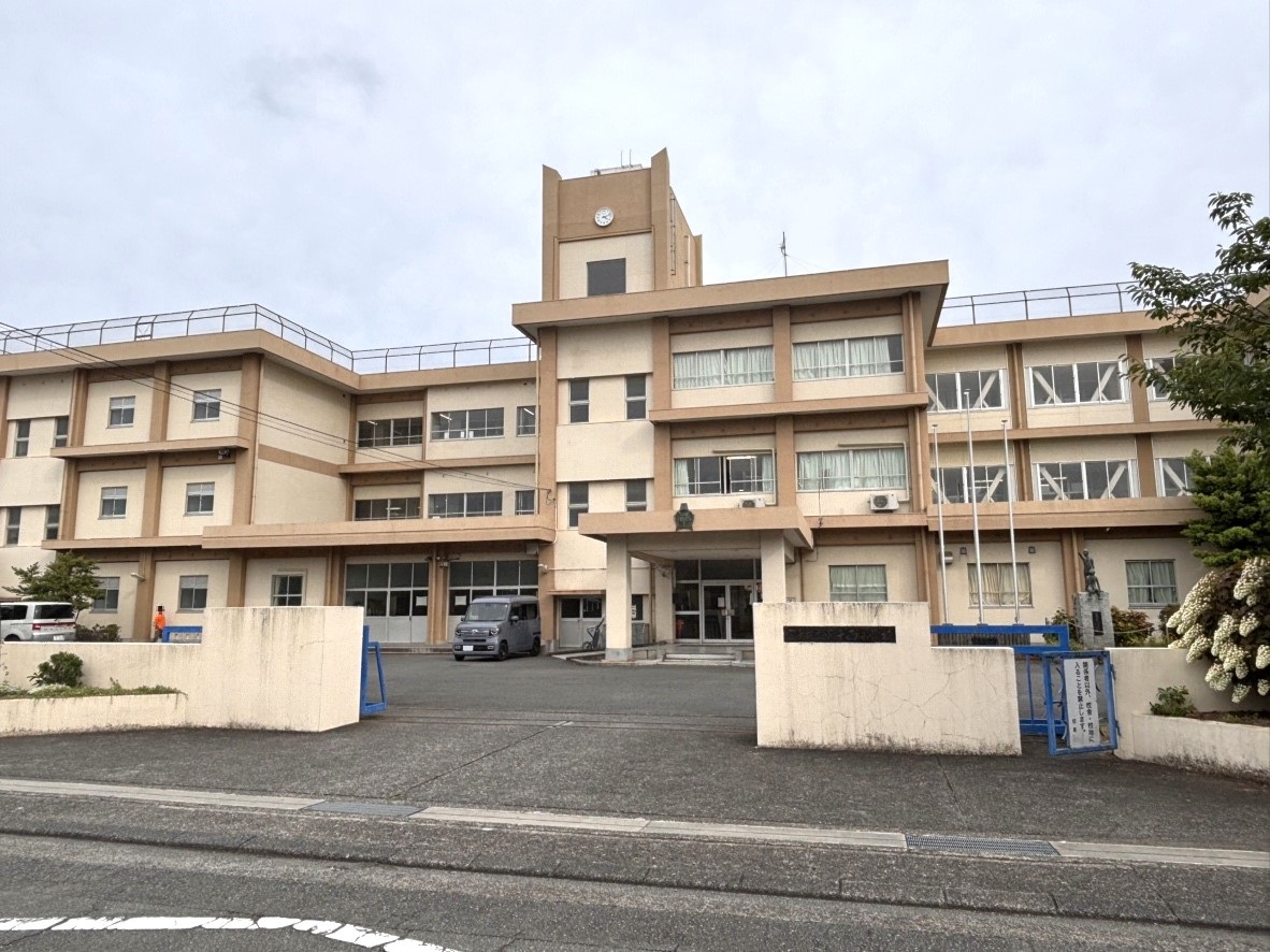 富士市立富士南小学校まで約620m～690m（徒歩8分～9分）　低学年のお子様でも無理なく通える距離にあり、安心ですね！