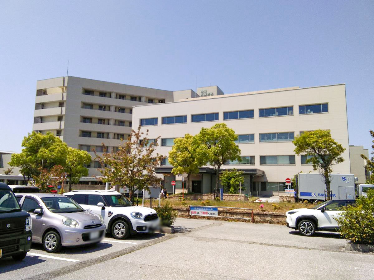 市立長浜病院まで約1.2km（徒歩15分）　滋賀・湖北圏域の基幹病院として、救急・がんゲノム医療・地域完結型医療を推進し、ICUや高度検査設備も充実。