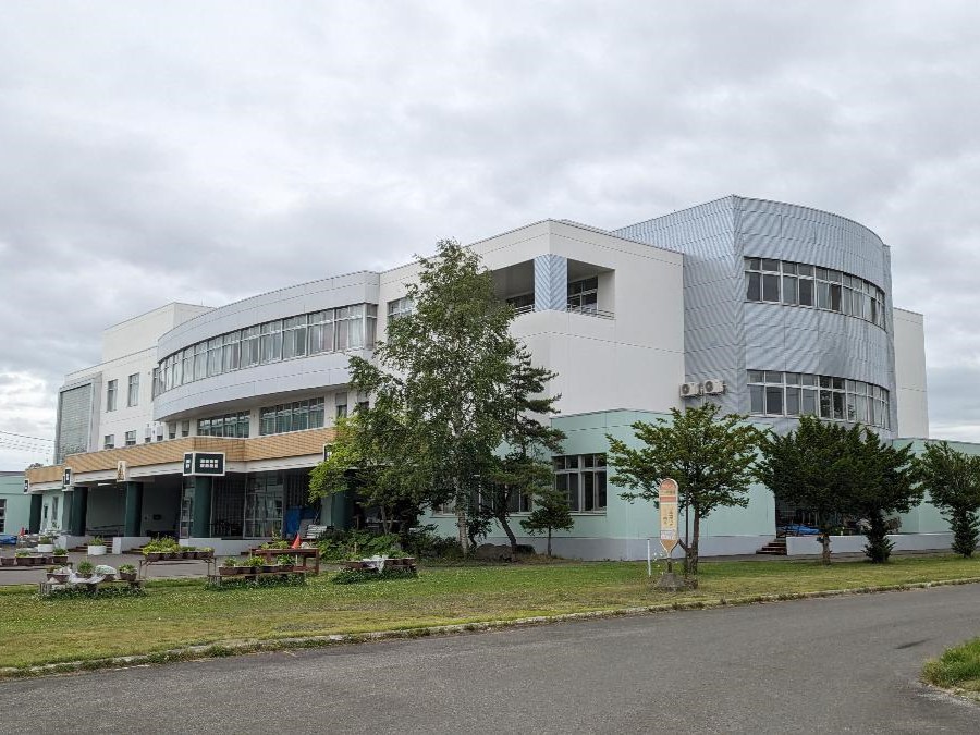 北広島市立東部中学校まで約1.7km（徒歩22分）　少し距離はありますが、3年間で体力がつきます！毎年恒例行事として全校生徒での野球観戦がある中学校です。
