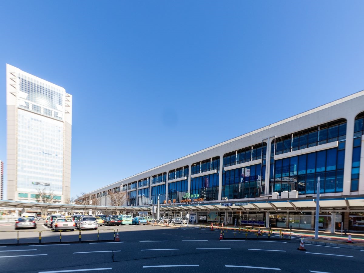 JR郡山駅まで約1.9km（徒歩24分）　東北新幹線をはじめ、JR各線が利用できます。駅ビル「エスパル郡山」では、ショップやグルメが集い、日々の買い物や家族の休日を彩ります。
