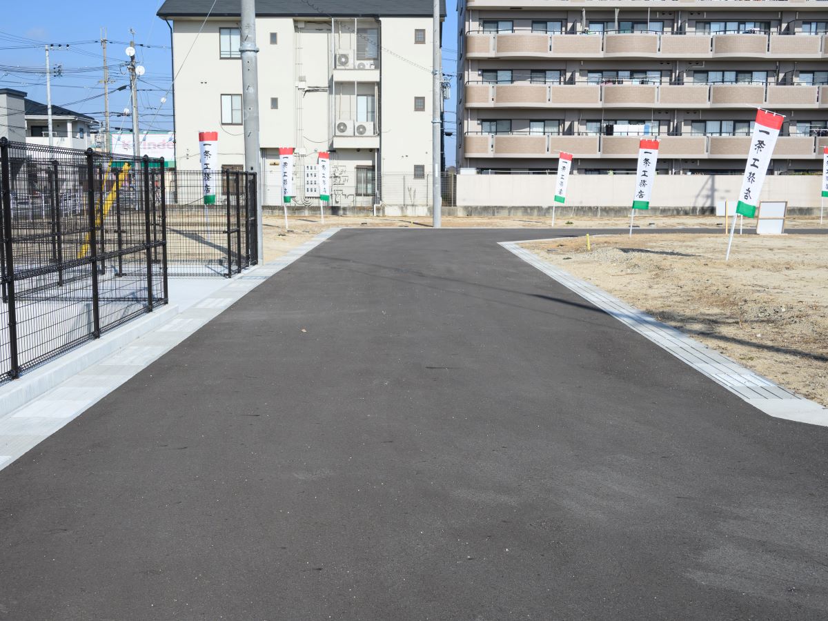 区画27・21の側面道路　