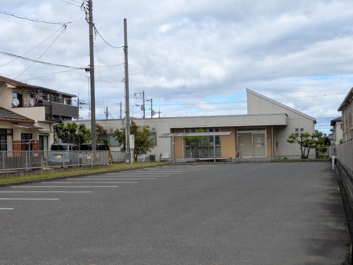 いしいクリニックまで約800m（徒歩10分）　外科（乳腺外科）・内科(消化器内科)の病院です。