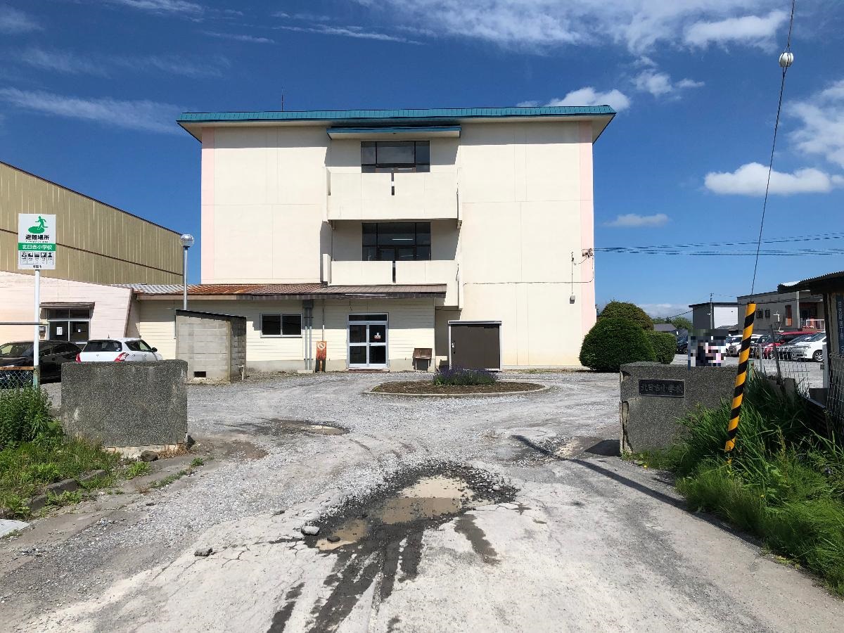 函館市立北日吉小学校まで約550m（徒歩7分）　北日吉小学校が近く、お子さまを育むのに向いた立地です。