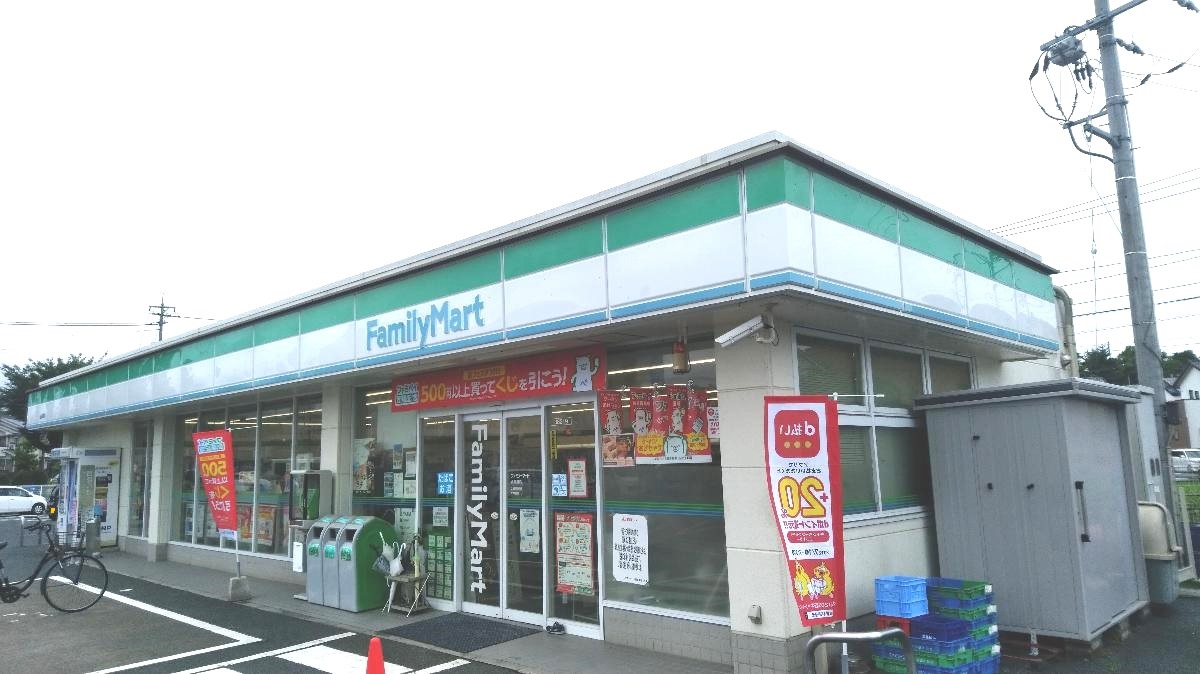 ファミリーマート 西高屋店まで約1.4km(徒歩18分) 24時間営業です。