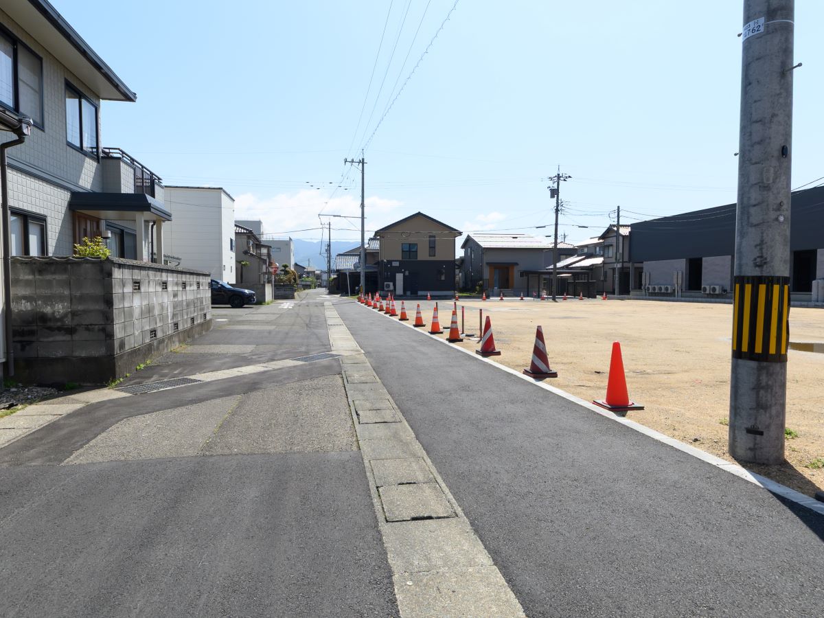分譲地北側道路　