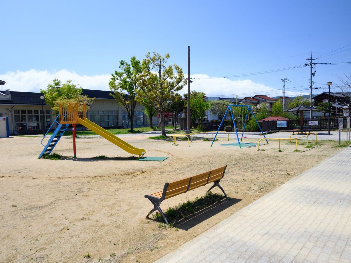 鯉公園（松島第4公園） まで約615m～640m（徒歩8分）　近くに公園があり、小さなお子様とのお散歩や外遊びに利用ができそうですね。