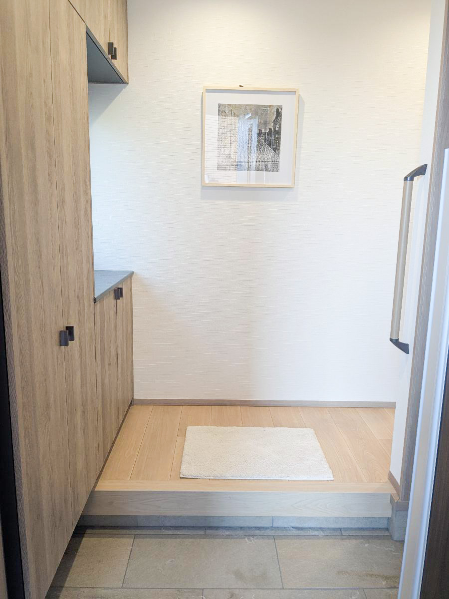 イイコトテラス成田並木 モデルハウス 区画番号No.10 靴がたくさん入るシューズボックス付き玄関