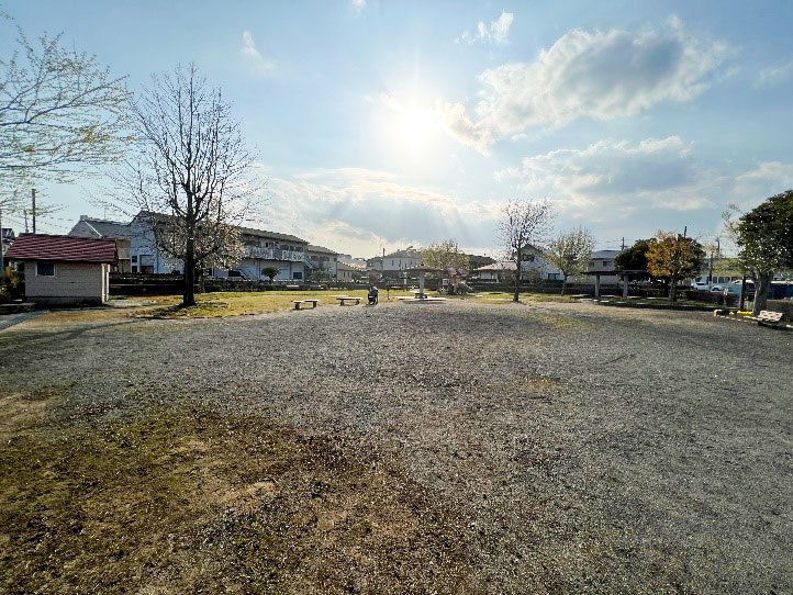 二枚橋公園まで約950m（徒歩12分／車で約4分）　大きな多目的広場のほかに、遊具や砂場もあります！
お散歩にちょうど良い距離！近くにセブン-イレブン御殿場二枚橋店（約140ｍ）と
マミー二枚橋店（約170ｍ）があるので、ちょっとした休憩に利用できます♪
