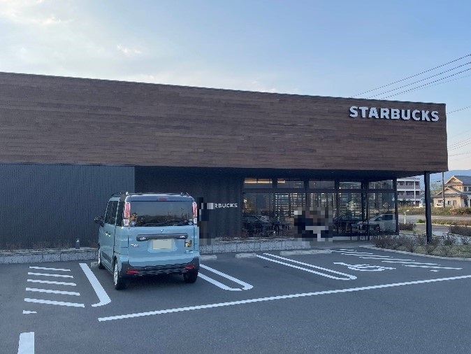 スターバックスコーヒー御殿場萩原店まで約700m（徒歩9分）　ママ友と少し贅沢なお茶会にもってこい！
それとも、テイクアウトでホームパーティー派？
