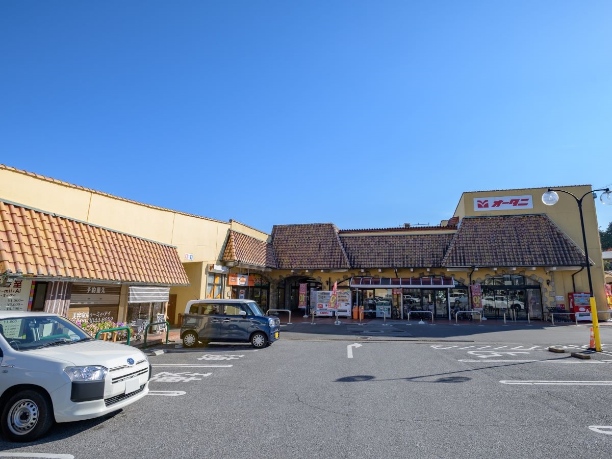 フードオアシスオータニ野沢店まで約2.5km～2.6km（車で約7分）　日用品や食料品など、毎日の生活で必要なものをすぐに買いに行ける距離です。