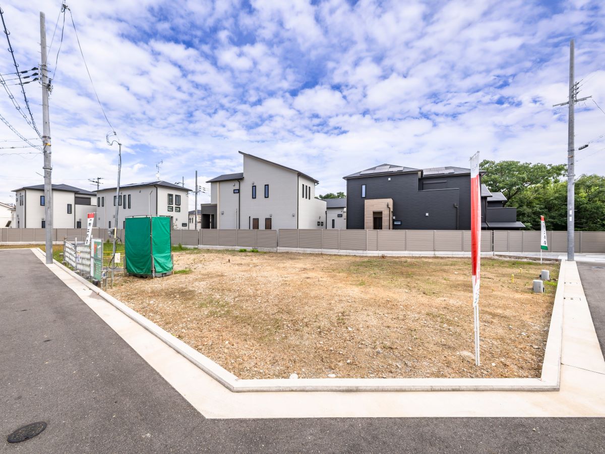 区画2-10：100.92㎡（30.52坪）　西側と南側が道路なので開放感がある区画です！　