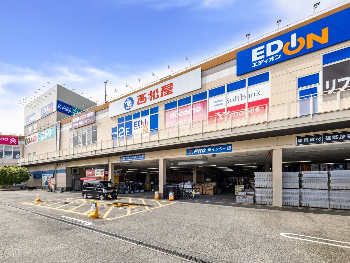 コーナンＰＲＯ堺インター店まで約1km（徒歩13分）　ガーデニング、資材、ペット用品、事務用品まで品揃え豊富。見ているだけで楽しめますね。
