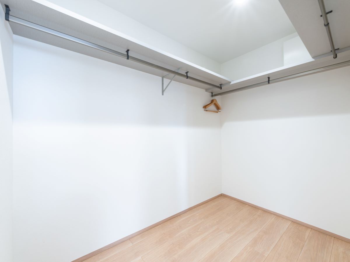 イイコトテラス堺・菱木 モデルハウス 区画番号No.1期‐5 ウォークインクローゼットには季節ものの洋服や、アウトドア用品も収納できます。