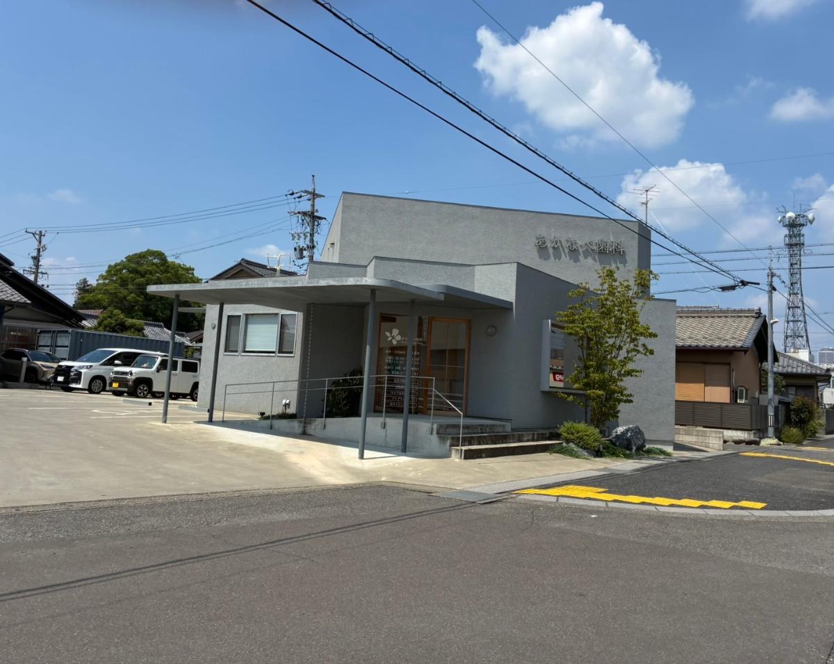 あかなべ歯科まで約330m（徒歩5分／車で約1分）　地域に根ざした、通いやすくて安心な歯科医院です。
予防から治療まで、口の健康を守るサポートをしてくれます。

