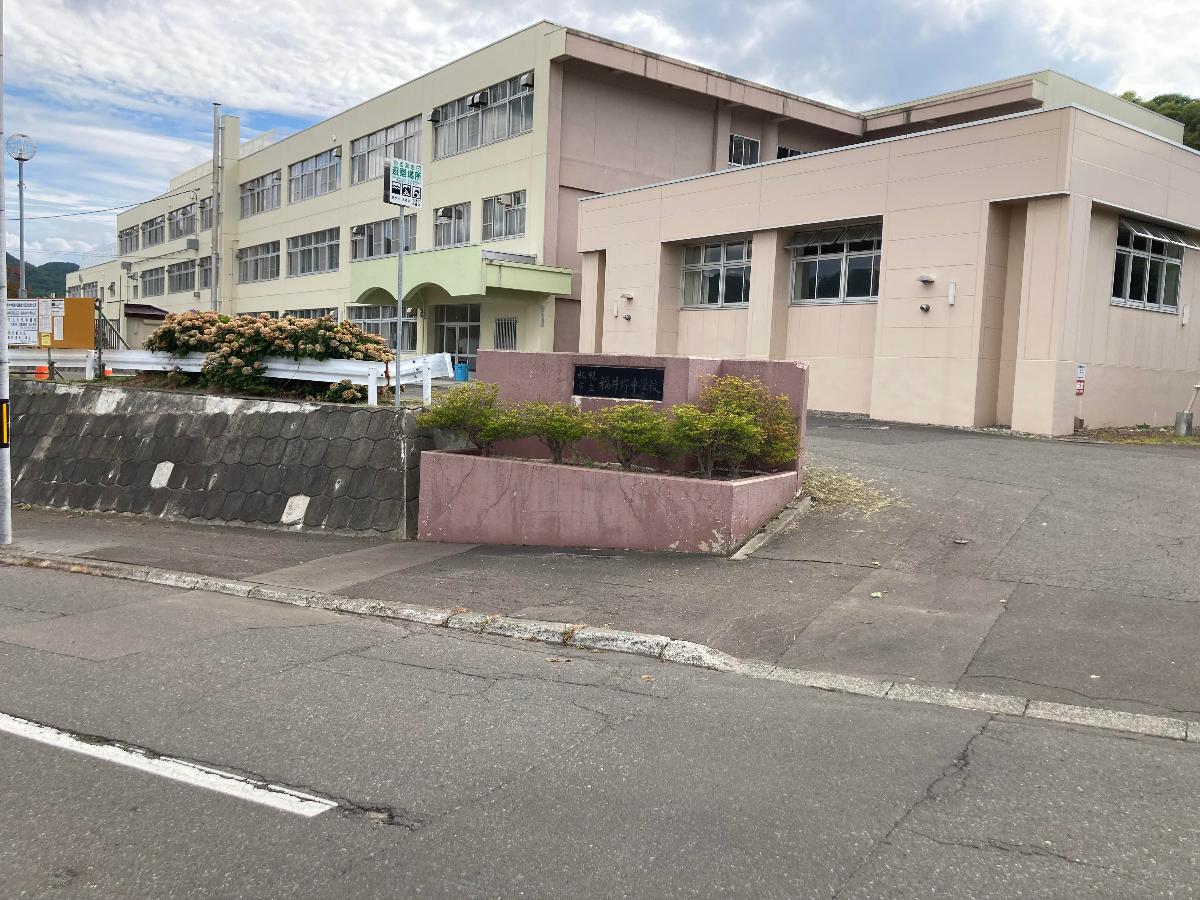 札幌市西区平和３条５丁目 土地 福井野中学校まで約800m（徒歩10分）　直線距離で通学可能です。