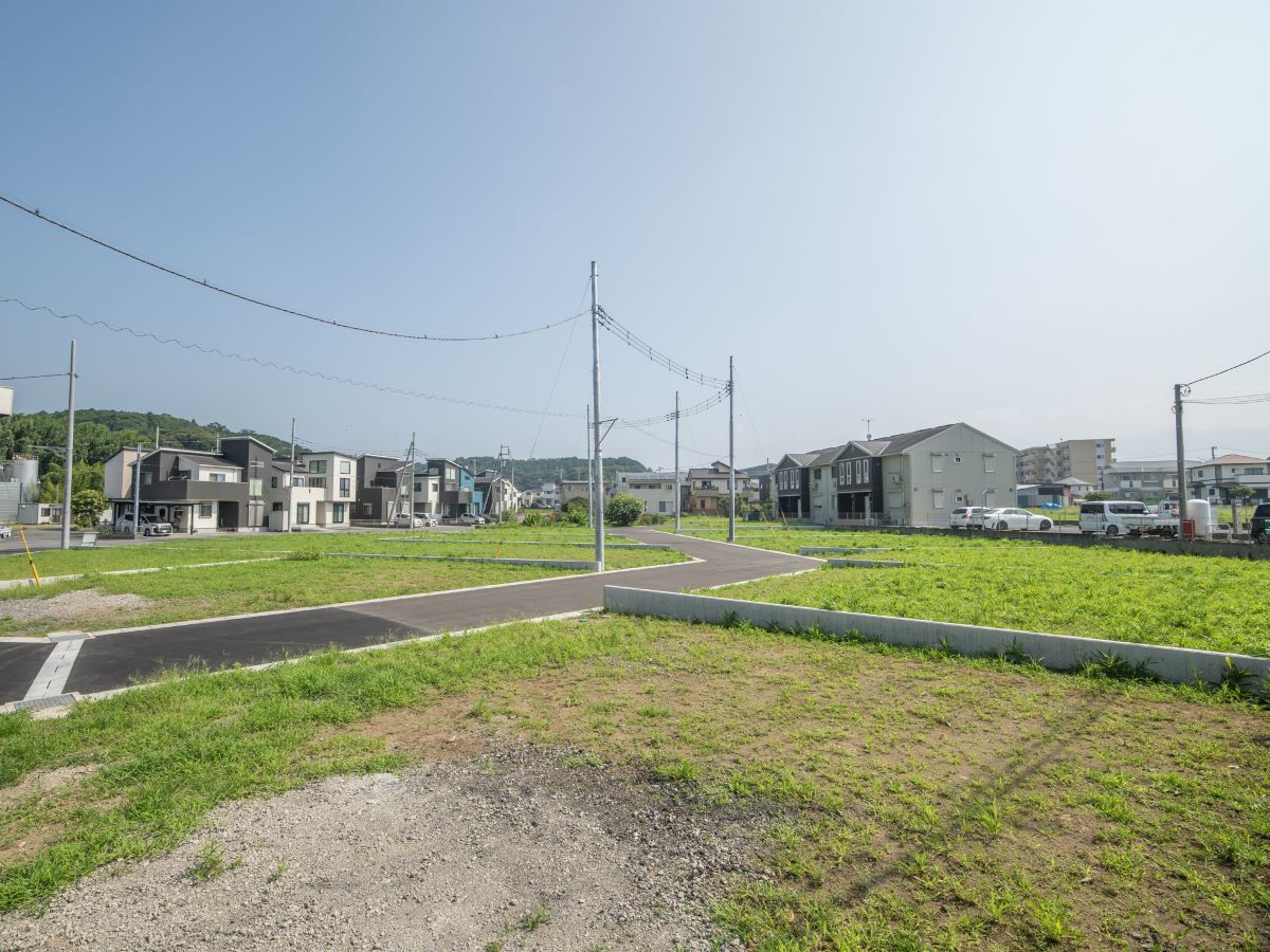 小学校まで歩いて20分以内！お友達とのおしゃべりが楽しい、毎日の通学にちょうどいい安心の距離感です。　