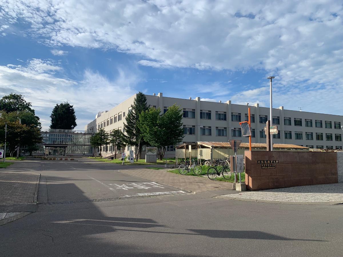 北海道教育大学　旭川校まで約900m（徒歩12分）　通学時の荷物が多くても大丈夫。