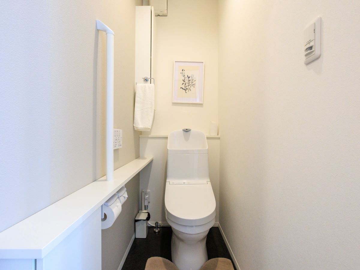 イイコトテラス新伝馬 モデルハウス 区画番号No.E 2Fトイレです。収納もあり、お掃除道具が出しっぱなしにならず綺麗が続きます！
