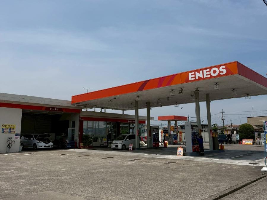 ENEOS　都賀SS/朝妻石油(株)まで約280m（車で約2分）　分譲地すぐそばにガソリンスタンドがあります。インターチェンジも近いのでお出かけ前後にセルフでサクッと給油可能です♪
