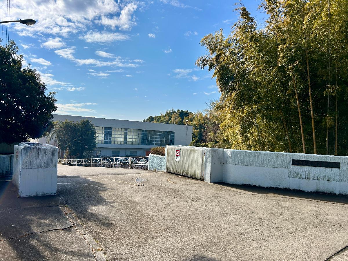 旭南中学校まで約1.8km　学区の中学校です。徒歩23分で通学できます！自他のしあわせを願い、自らを高めるとともに社会の担い手となる生徒を目指しています。