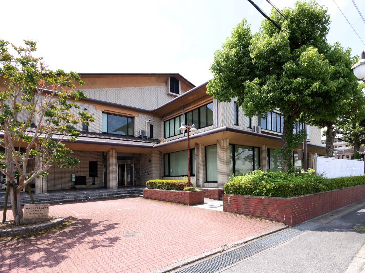 石部図書館まで約930m（徒歩12分）　徒歩圏内に図書館もあります！