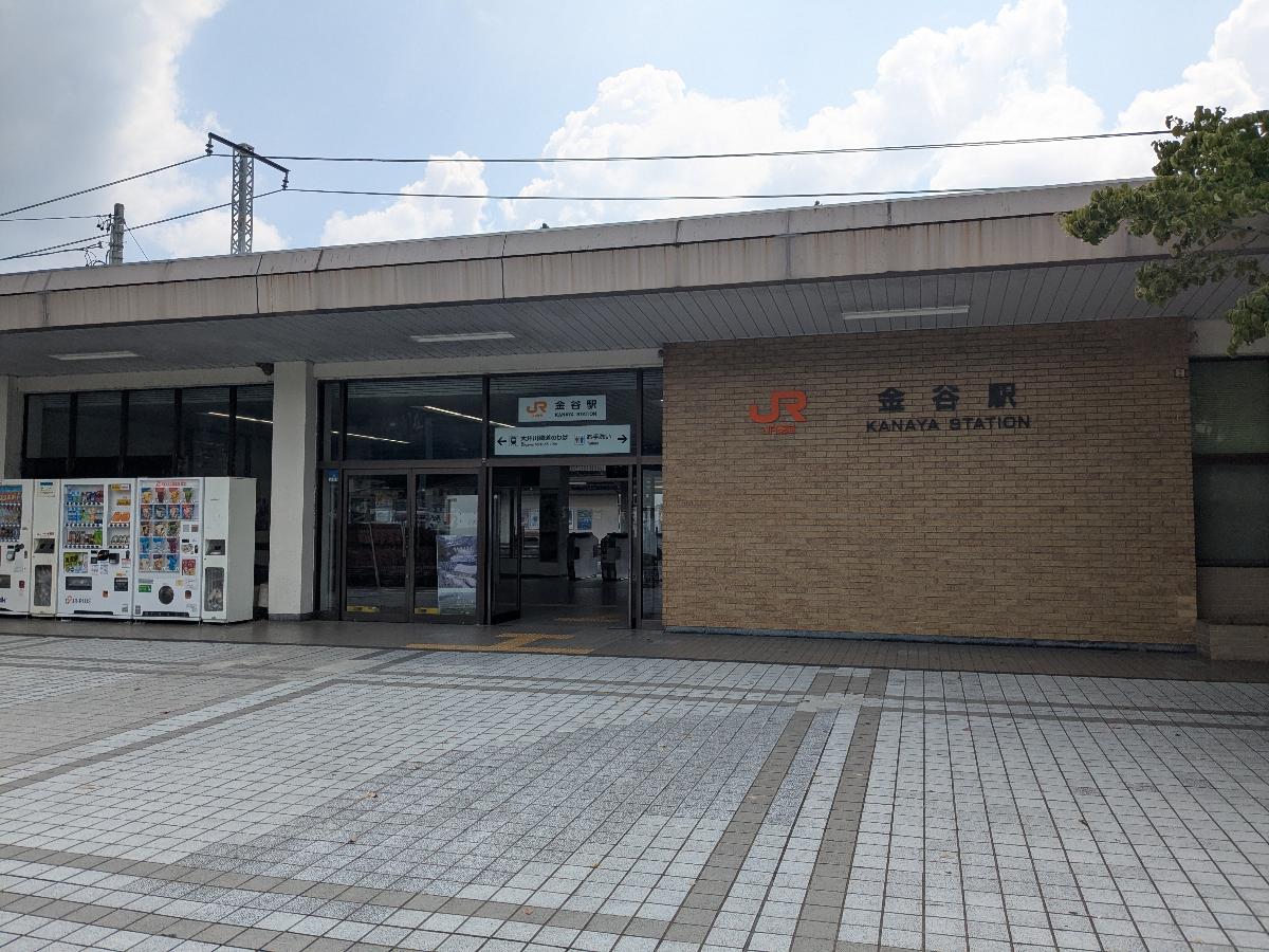 JR・大井川鐵道　金谷駅まで約8.1km（車で約12分）　JR線だけでなく、大井川鐵道もご利用いただけます。