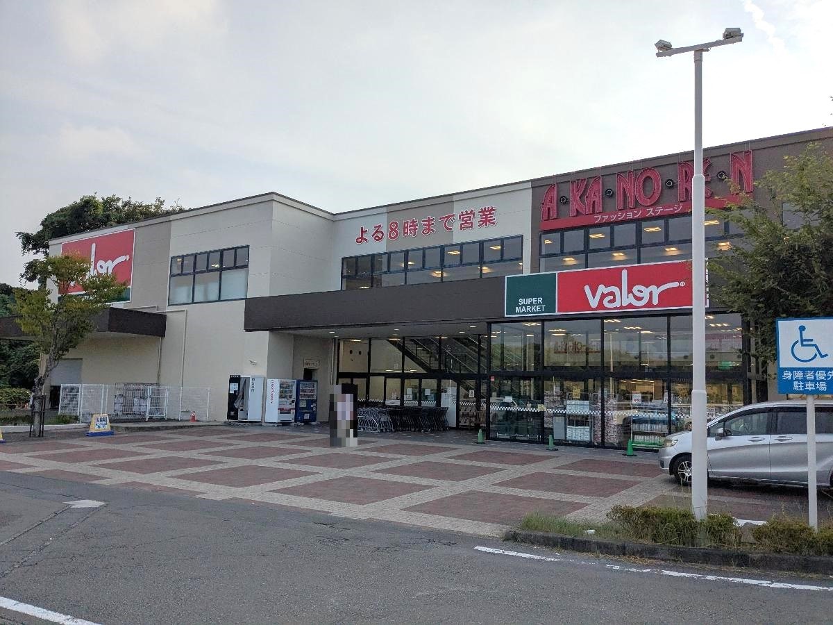 バロー菊川店まで約6.4km（車で約11分）　（月～金）10時～20時、（土）9時半～20時、（日）9時～20時
菊川方面に約11分です。普段のお買い物などにご利用ください。