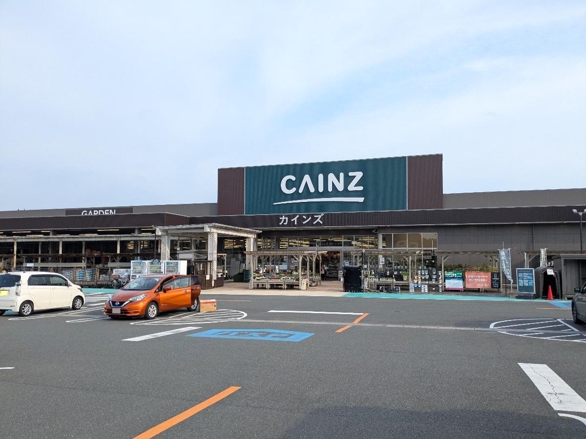 カインズ菊川店まで約9.1km（車で約13分）　営業時間　9時半～19時半。
DIYやインテリアをお求めの際など、幅広くご利用いただけます。