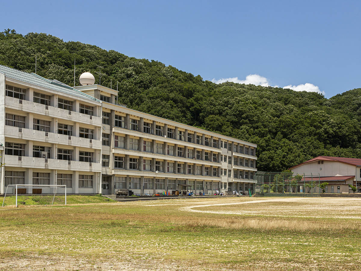 中ノ郷中学校まで約2.2km（徒歩28分）　少し距離はありますが、お友達とお話ししながらの登下校は楽しそうですね！