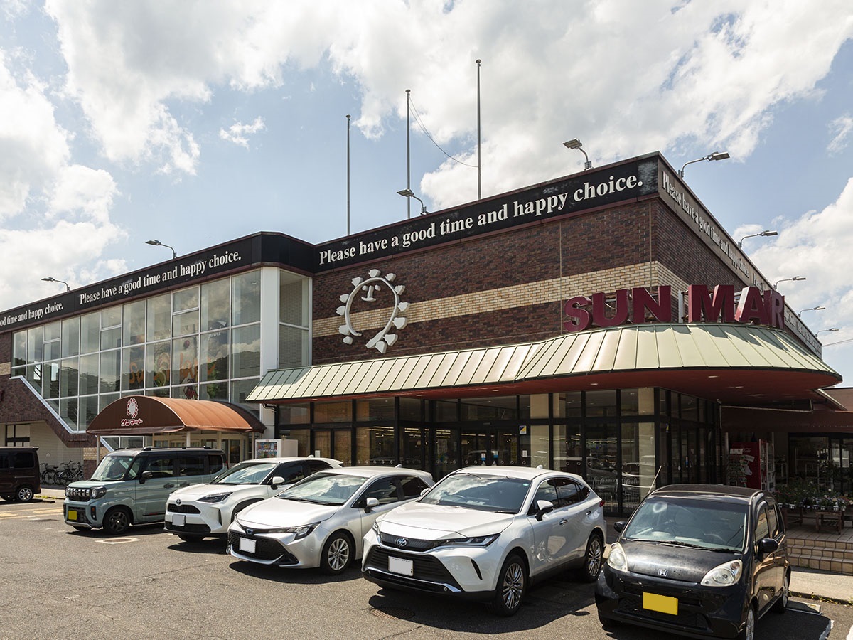 サンマート北園店まで約3.3km（車で約9分）　日々のお買い物にご活用ください！