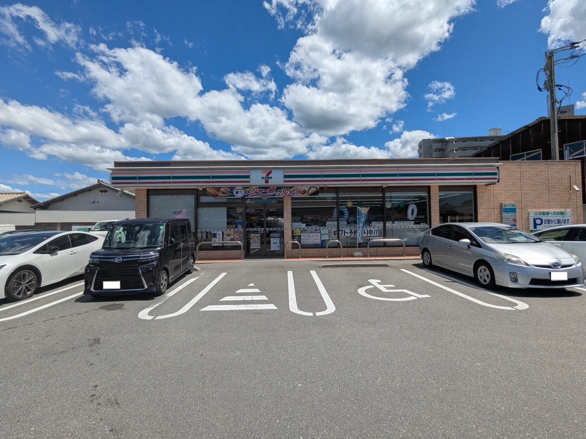 セブン‐イレブン二丈深江店まで約810m~900m(徒歩11分~12分) コンビニが近いので、すぐに行けますね!