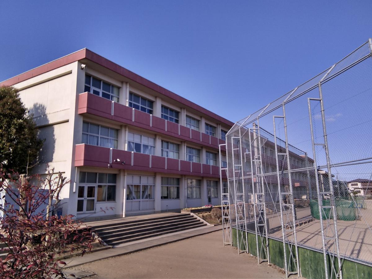 常磐の杜 モデルハウス 水戸市立第四中学校まで約3.6km　自ら学び実践し心豊かにたくましく生きる生徒の育成を目指す中学校。