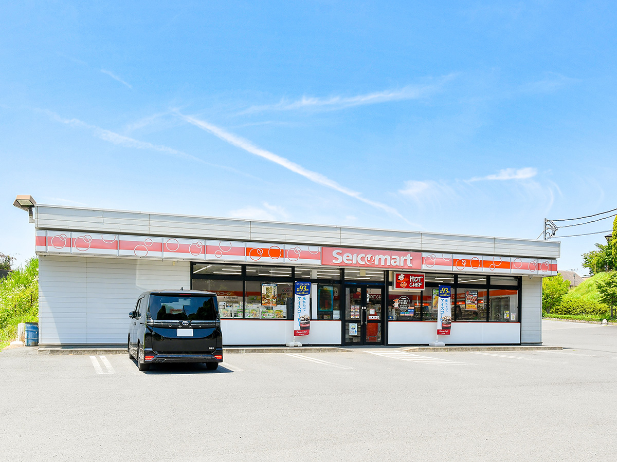 セイコーマート東海須和間店まで約500m～700m　急なお買物に便利。お忙しい中での奥様の時短に一役買ってくれそうです。