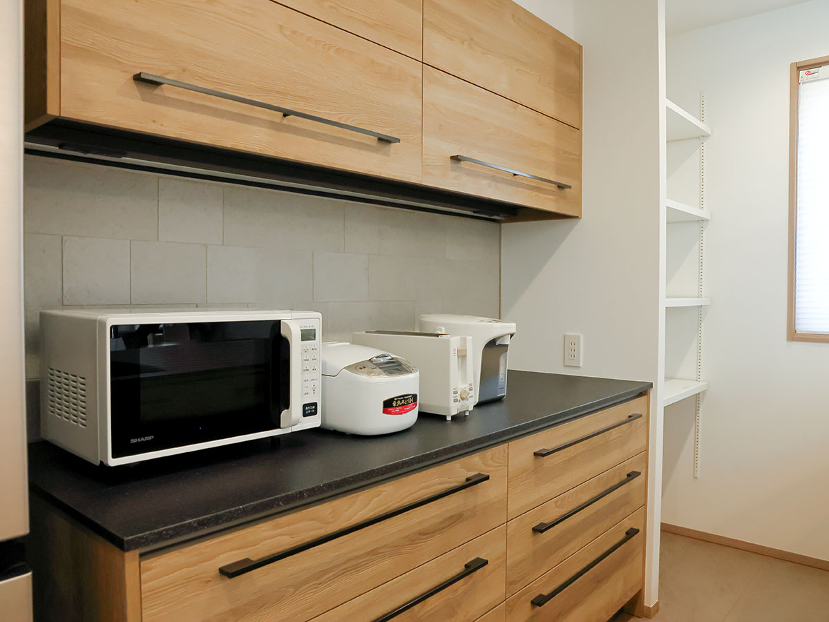 カップボードﾞには沢山食器が収納できそうです！