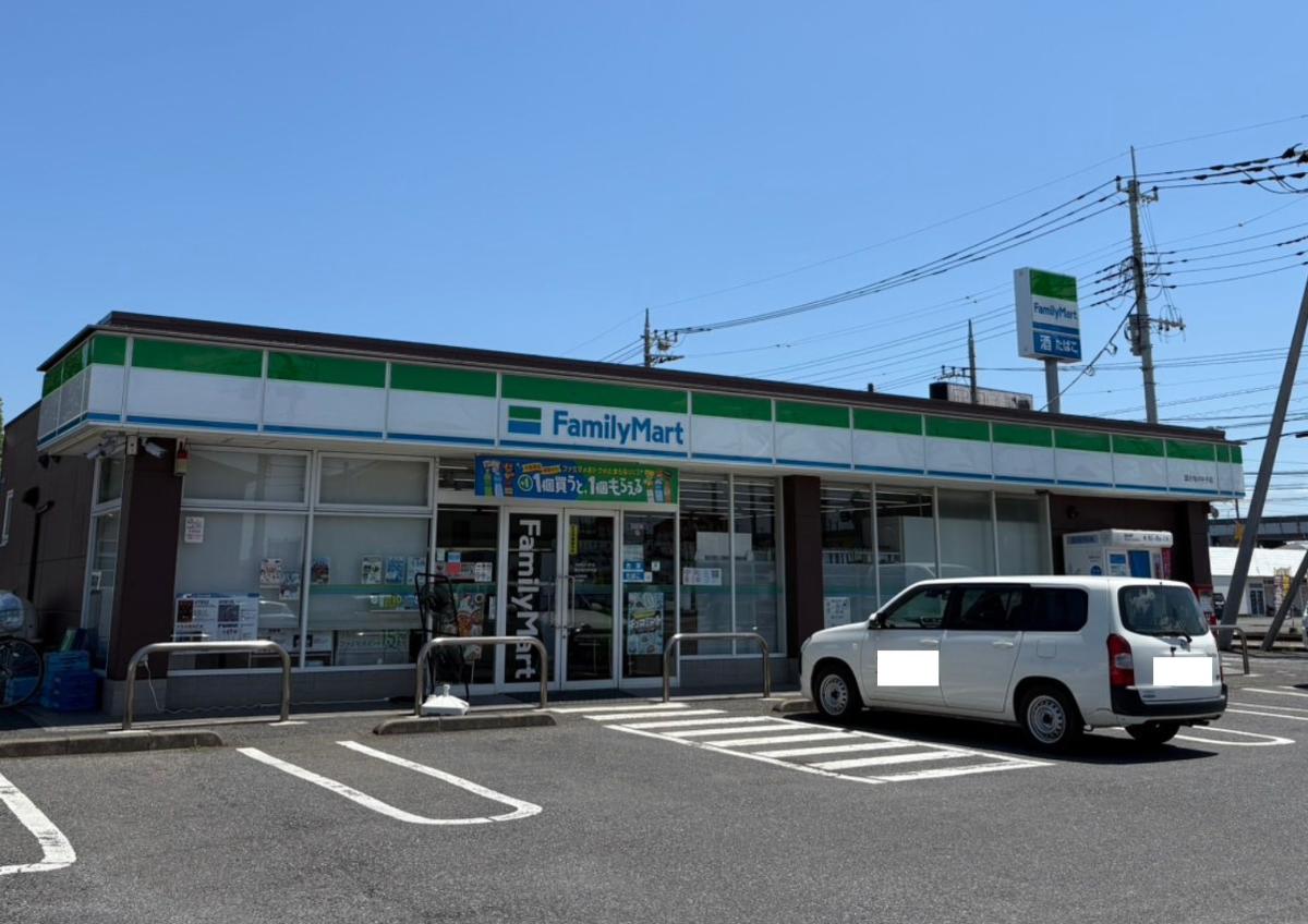 ファミリーマート　国分寺川中子店まで約950m（車で約2分）　近くにコンビニがあると、とても助かります！！