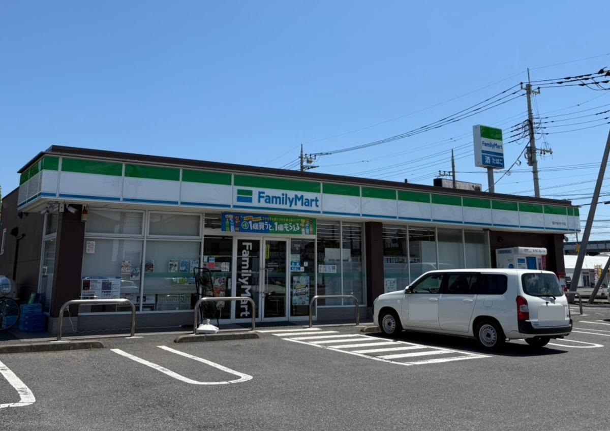 ファミリーマート　国分寺川中子店まで約950m（車で約2分）　近くにコンビニがあると、とても助かります！！