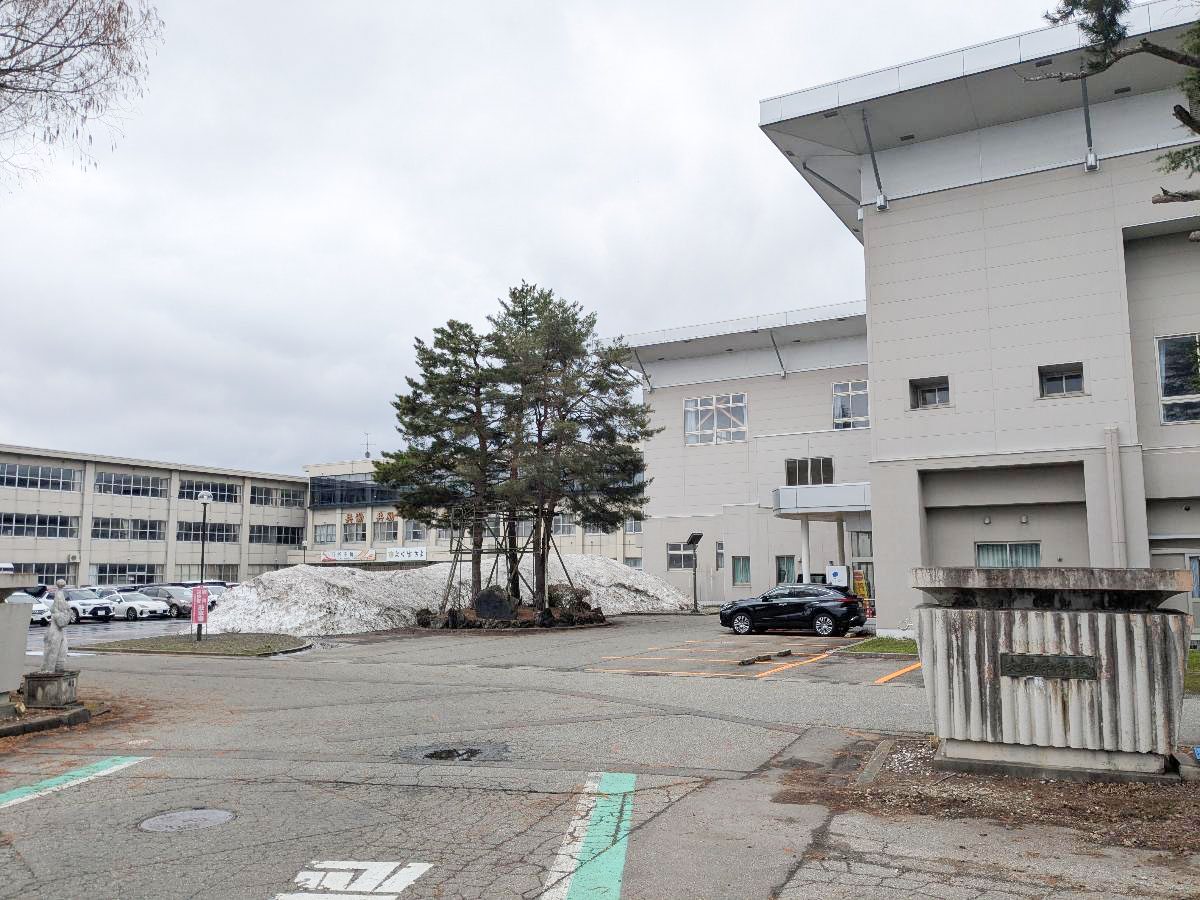 大曲中学校まで約3.5km　お子さまの成長が著しいのが中学時代ですね。部活動に励んだり、勉強をがんばったり、大人になる第一歩を学ぶ場所です。