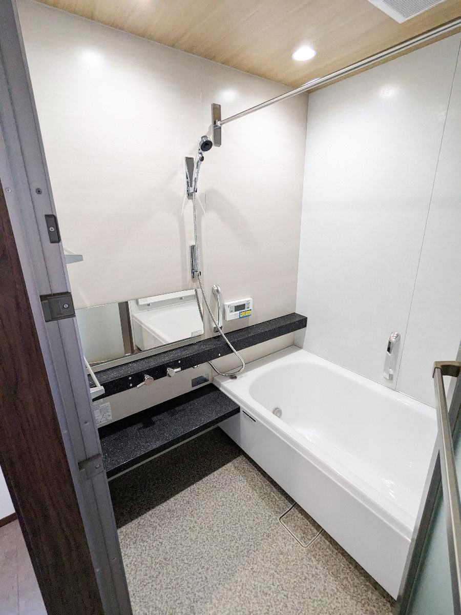 札幌市北区北２６条西１５丁目 モデルハウス 区画番号No.1 6時間経ってもお湯が1度しか下がらない浴槽です。洗い場には床暖房も。