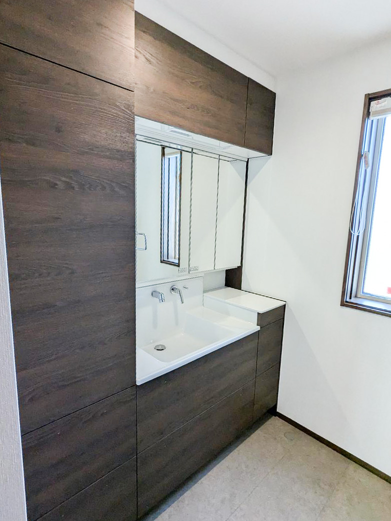 札幌市北区北２６条西１５丁目 モデルハウス 区画番号No.1 大容量の収納が付いた洗面台です。