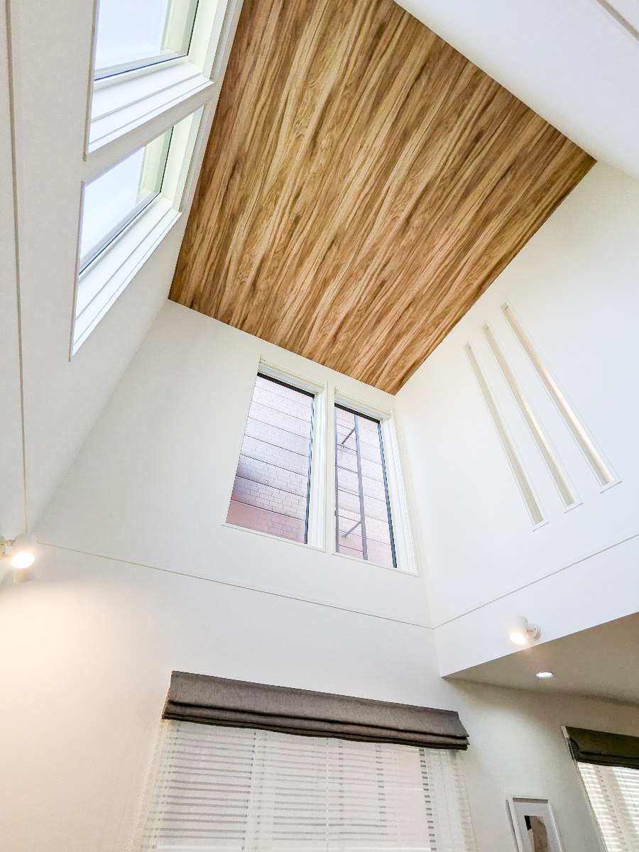 札幌市北区北２６条西１５丁目 モデルハウス 区画番号No.2 ダイニングには吹き抜けがあり開放感があります！