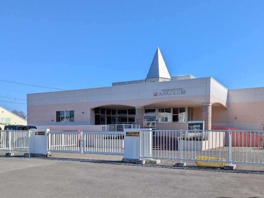 たかす円山幼稚園まで約750m（徒歩10分）　生活習慣や集団行動が身につくよう教育してくれています。栄養バランスのよい給食やおやつもあり安心です。お家から近いので朝も慌てず安心できる距離です。
