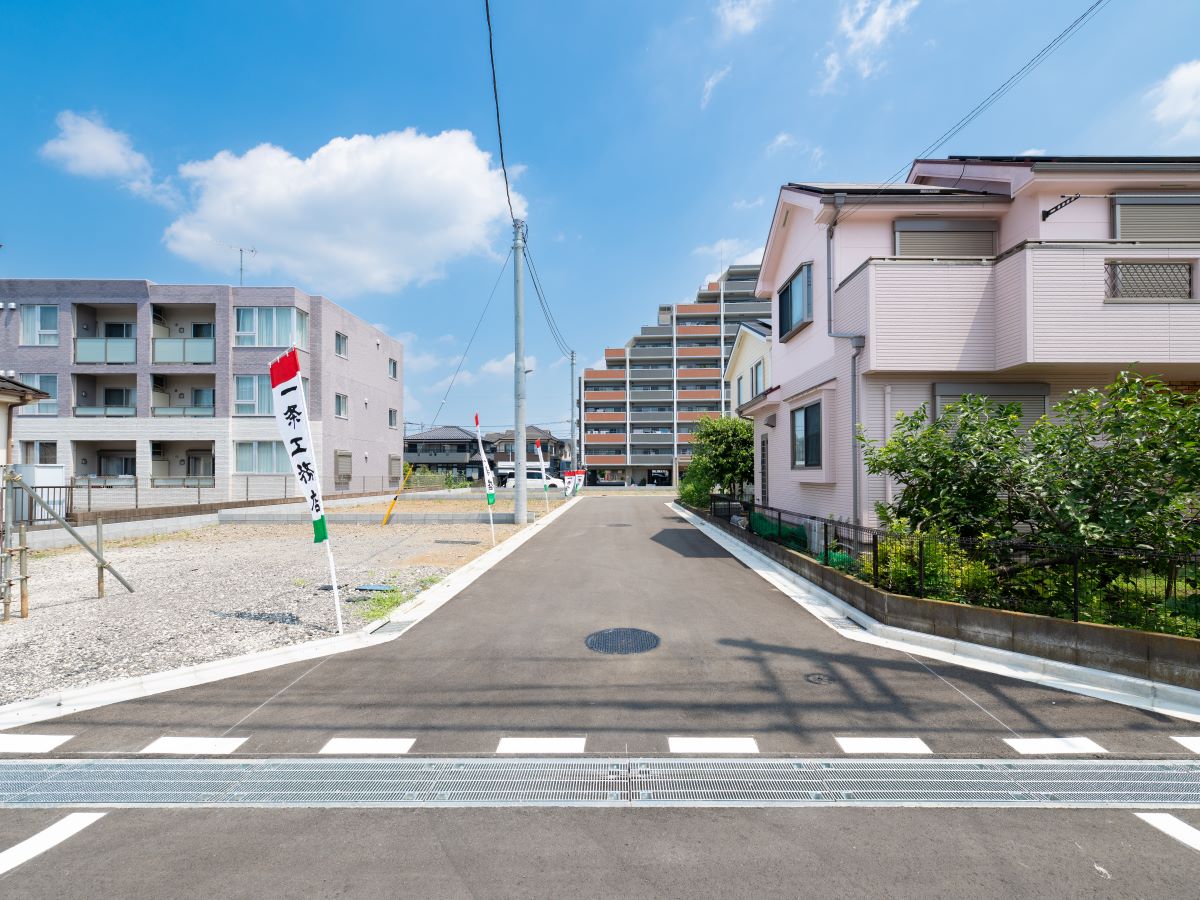 道路幅約5m！車の出し入れも落ち着いててできます。(区画1、2東側道路)　