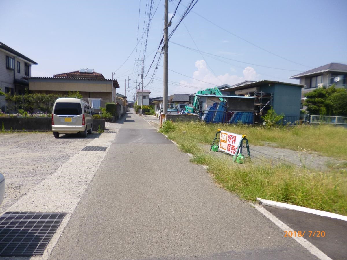 西側道路：北方面　