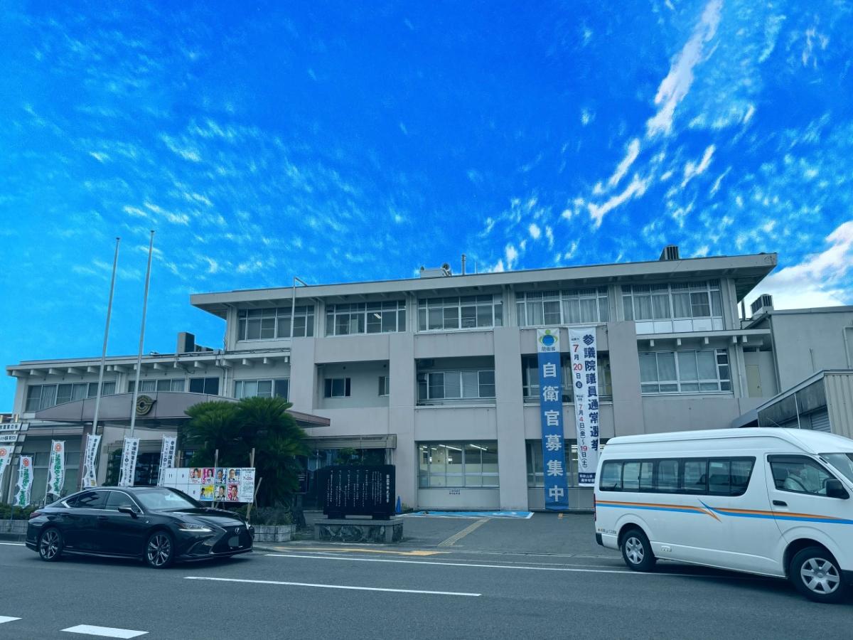 岩出市役所まで約3.3km（車で約8分）　車で10分圏内！巡回バスも通っており、アクセスしやすいです！
