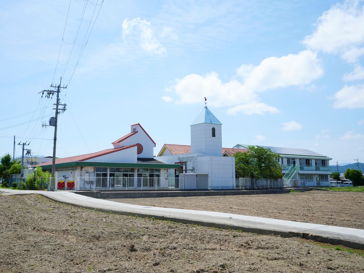 和歌山中央幼稚園まで約1.1km（徒歩14分）　実際にやってみることを重視し、年齢に応じてさまざまな体験を取り入れている幼稚園です！【開園時間】7:30～18:00